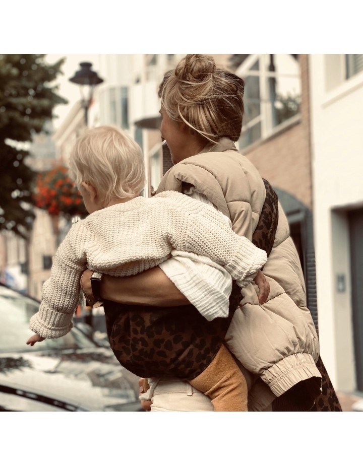 Porte-bébé Wildride Léopard Marron – Ergonomique & Léger | Portage bébé 9 mois-4 ans