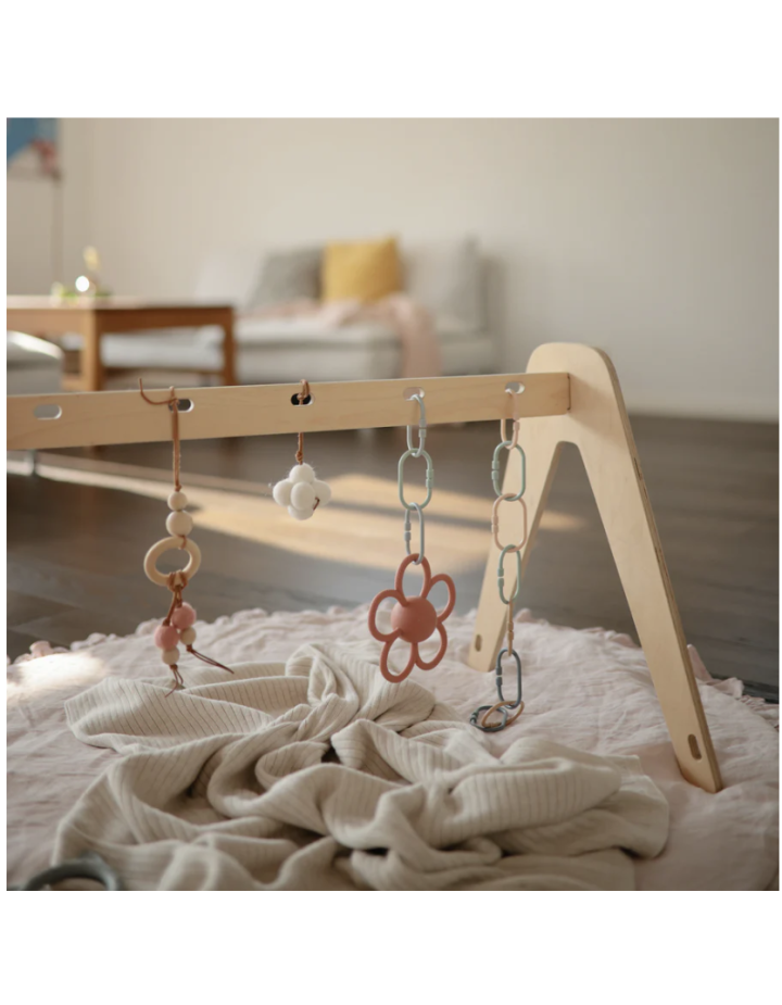 Mushie Daisy Rattle & Teether – Anneau de dentition & hochet bébé 3 mois+