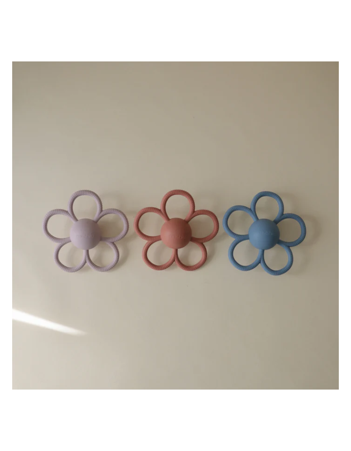Hochet et anneau de dentition Daisy Mushie – silicone sûr bébé