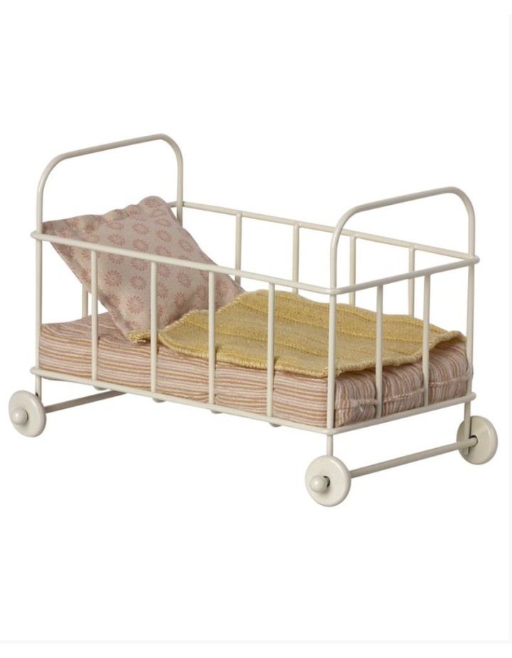 Lit bébé Maileg Micro rose – berceau miniature maison de poupée