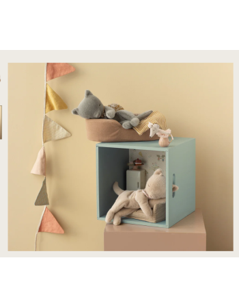 Chaton endormi Maileg Small – peluche crème pêche bébé