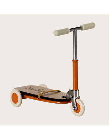 Kick Board Maileg souris orange – trottinette miniature