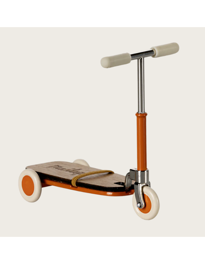 Kick Board Maileg souris orange – trottinette miniature