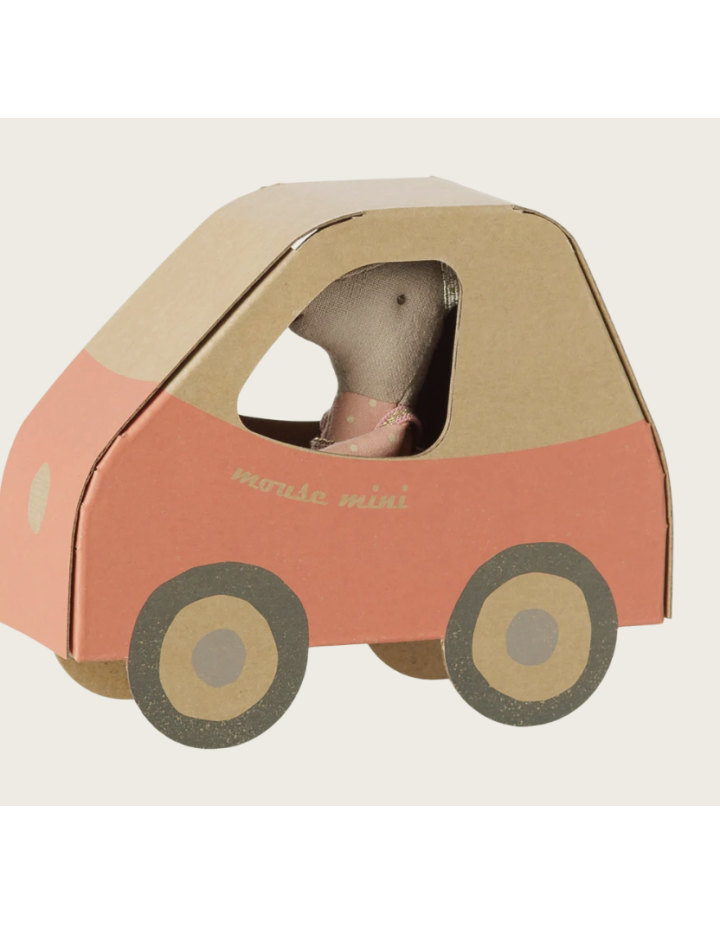 Souris au volant Maileg Petite sœur – 10 cm