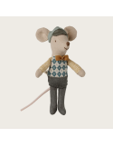 Souris au volant Maileg Petit frère – 10 cm