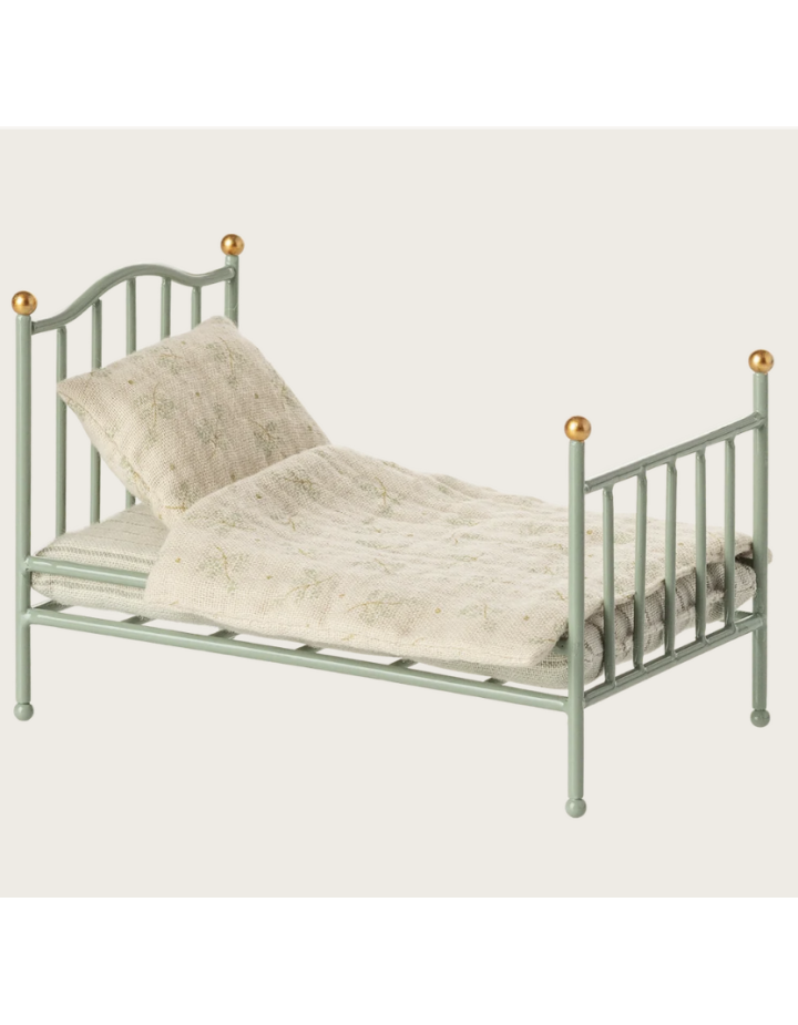 Lit simple vintage Maileg pour souris – Menthe