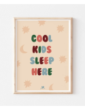 Affiche Cool Kids Sleep Here | Déco chambre enfant